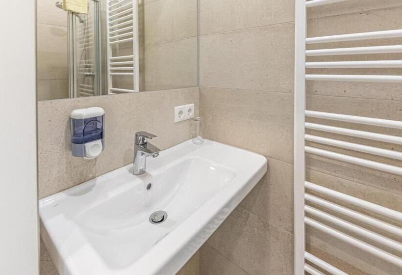 스탠다드 트리플 룸, Pension Fünfhaus