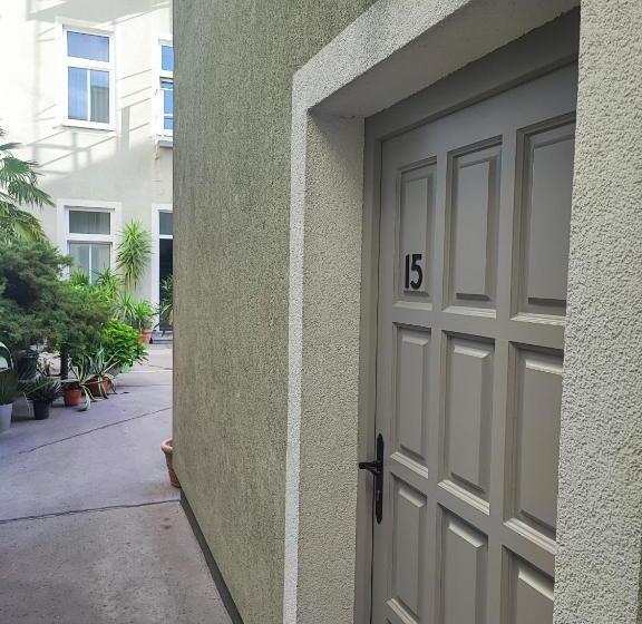 침실 1개 아파트, Pension Fünfhaus