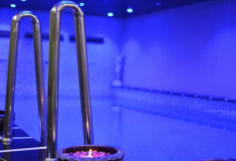 디럭스 룸, Ashirwad Hotel And Spa