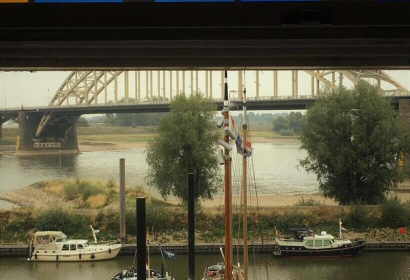 Тематический Семейный Номер, Courage Nijmegen