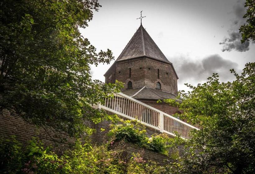 Номер Стандарт Вид на Парк, Courage Nijmegen
