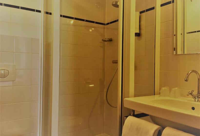 Номер Стандарт Вид на Парк, Courage Nijmegen