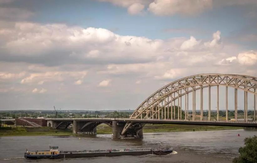 اتاق استاندارد با چشم‌انداز رودخانه, Courage Nijmegen