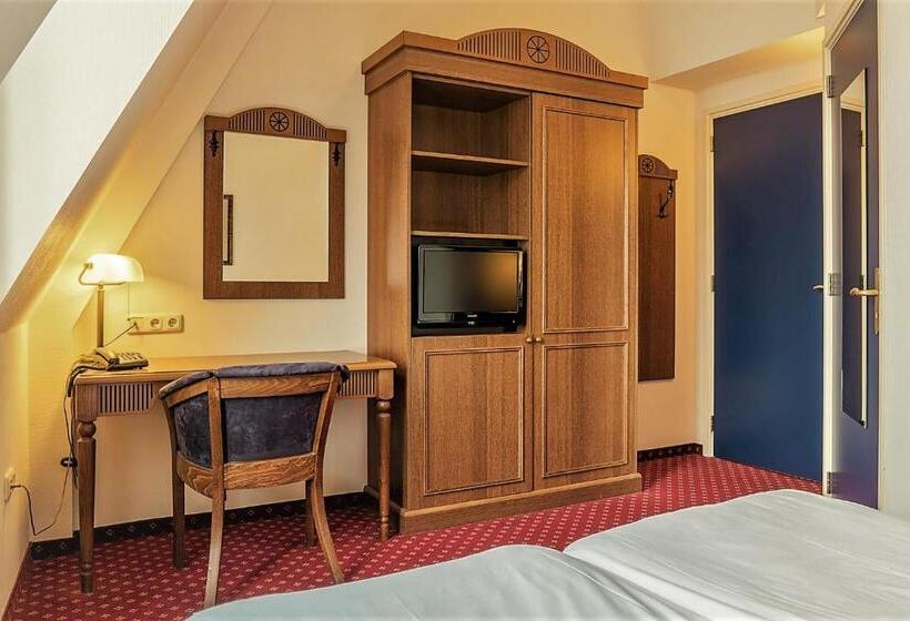 Номер Стандарт Вид на Реку, Courage Nijmegen