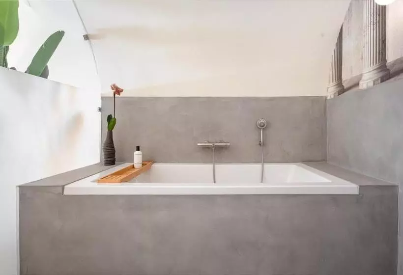 اتاق لوکس با تخت بزرگ, Court Hotel Utrecht City Centre