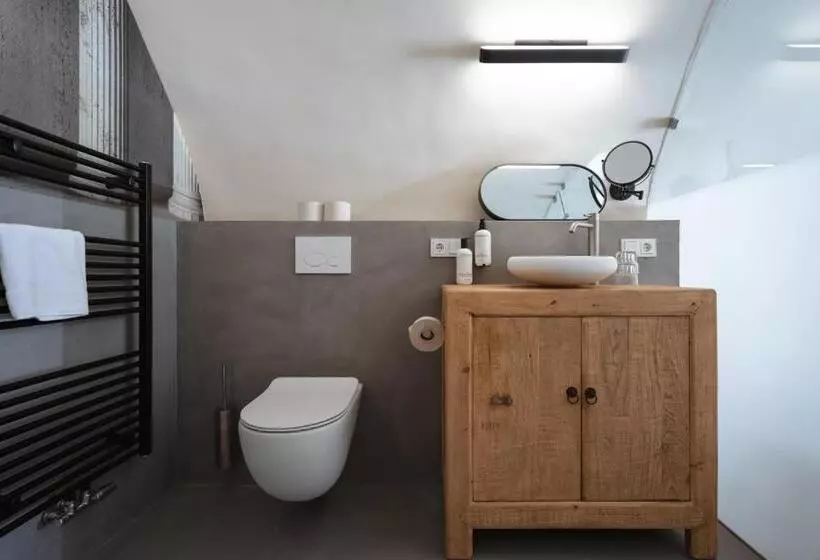 اتاق لوکس با تخت بزرگ, Court Hotel Utrecht City Centre