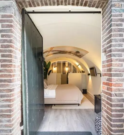 اتاق لوکس با تخت بزرگ, Court Hotel Utrecht City Centre