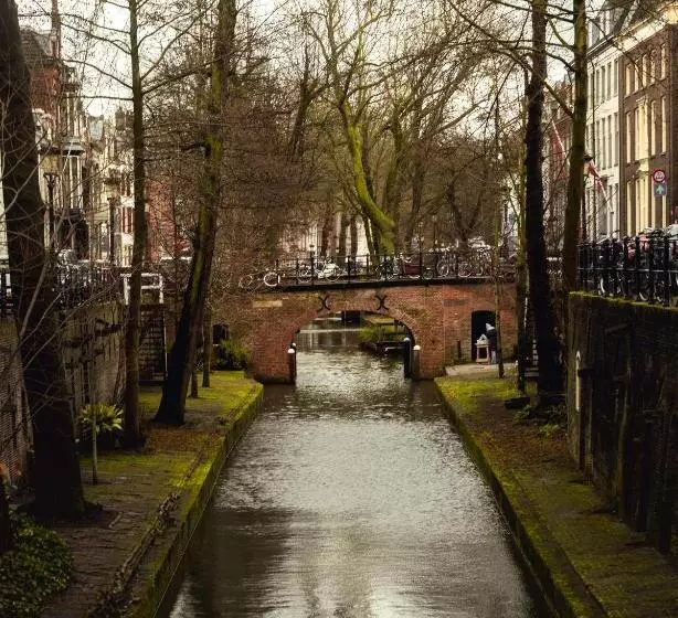 اتاق لوکس با تخت بزرگ, Court Hotel Utrecht City Centre