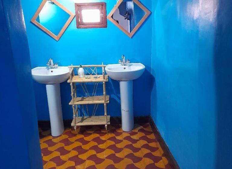 اتاق استاندارد سه نفره, Dar Timitar