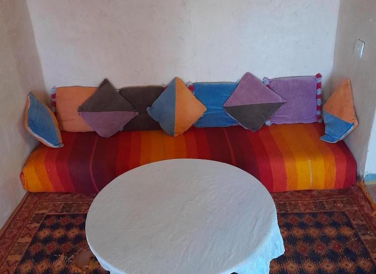 اتاق استاندارد سه نفره, Dar Timitar