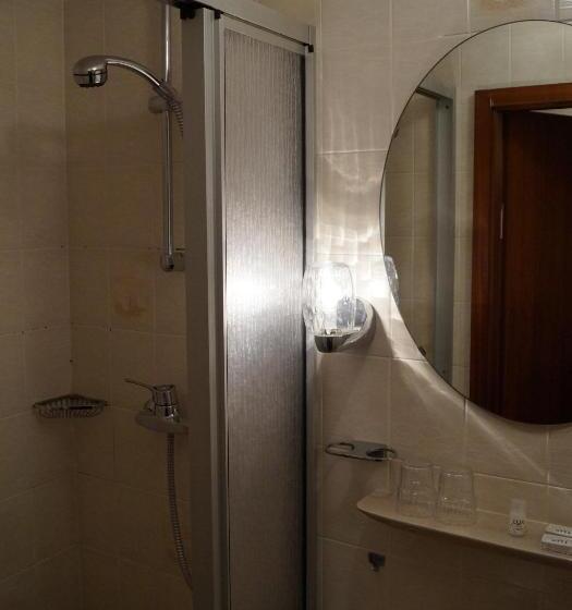 اتاق استاندارد یک نفره, De L' Esplanade