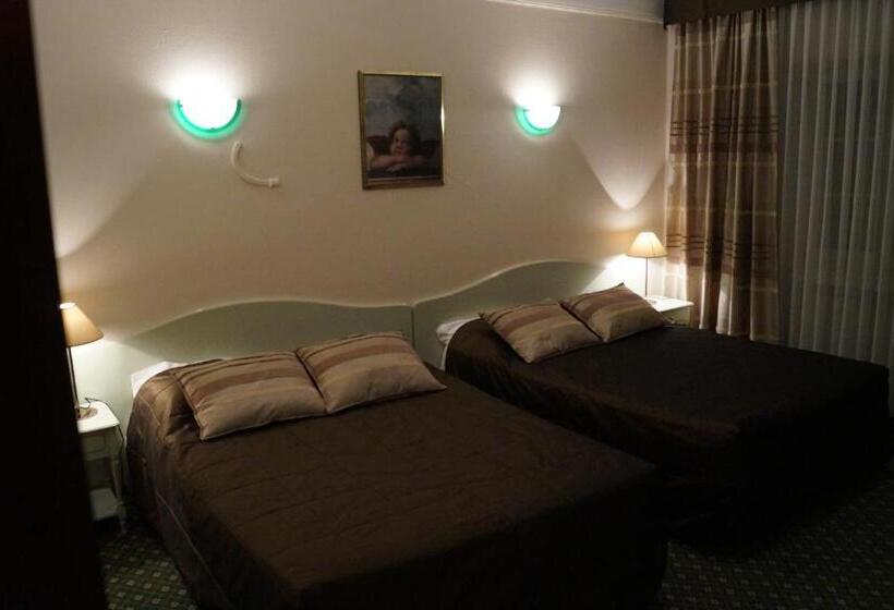 اتاق استاندارد با بالکن, De L' Esplanade