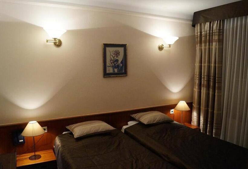 اتاق استاندارد, De L' Esplanade