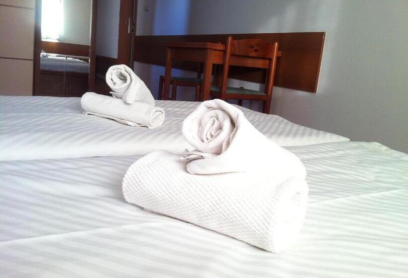 スタンダードトリプルルーム, Gec