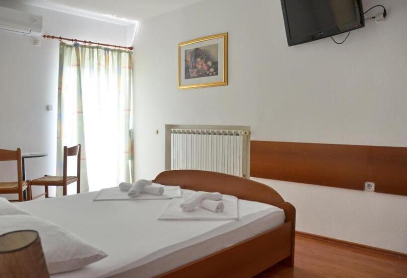 スタンダード4人部屋, Gec