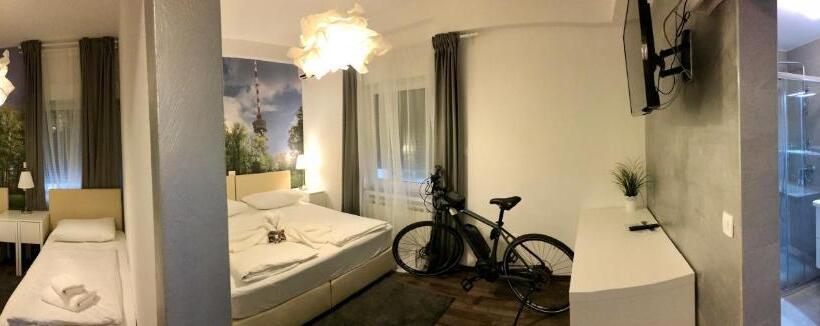 スタンダード4人部屋, Gec