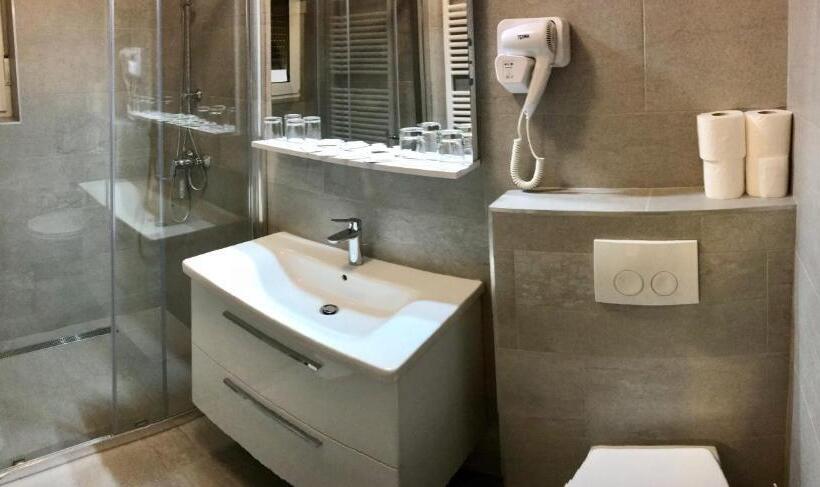 スタンダード4人部屋, Gec