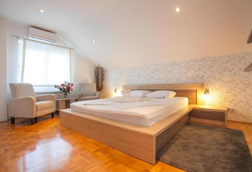 デラックスルーム, Gec