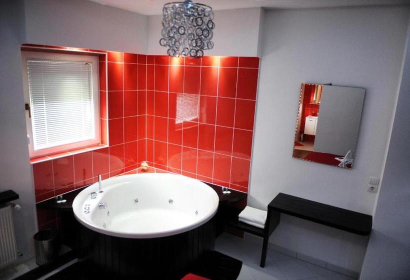 デラックスルーム, Gec