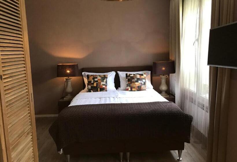 デラックスルーム, Huis Van Bewaring