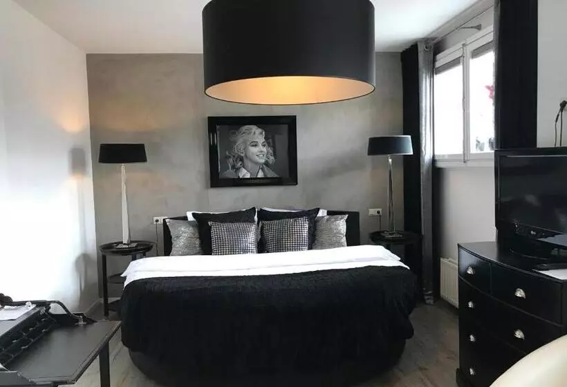 デラックスルーム, Huis Van Bewaring