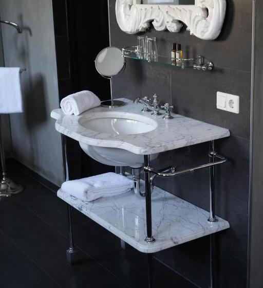 デラックスルーム, Huis Van Bewaring