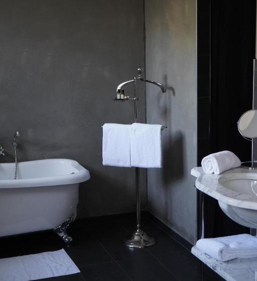 デラックスルーム, Huis Van Bewaring