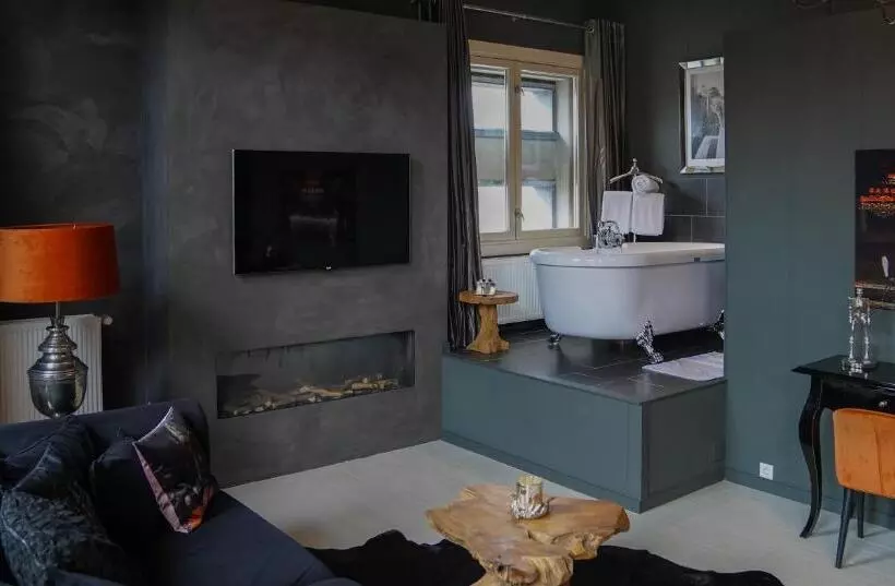 スイート, Huis Van Bewaring