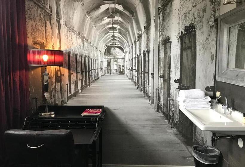 スタンダードルーム, Huis Van Bewaring