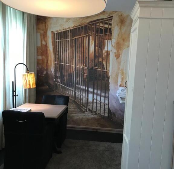 スタンダードルーム, Huis Van Bewaring