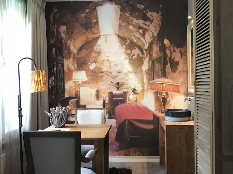 スタンダードルーム, Huis Van Bewaring