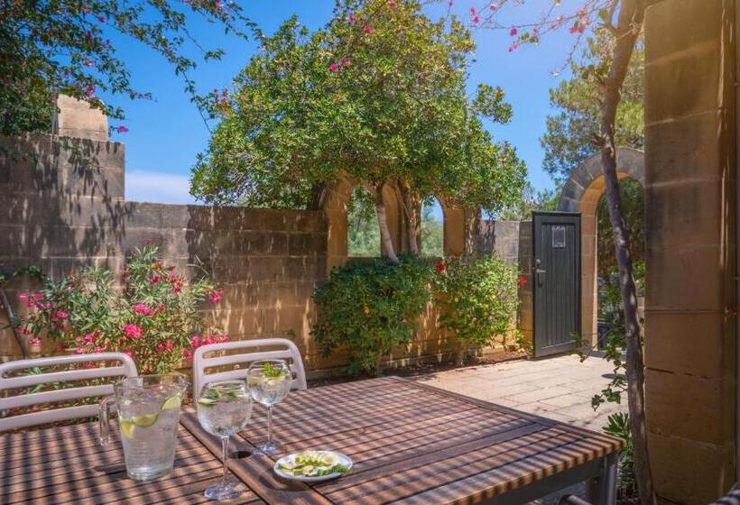 بانگلوی استاندارد, Mellieha Holiday Centre