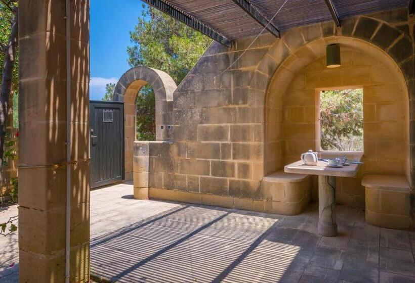 بانگلوی استاندارد, Mellieha Holiday Centre