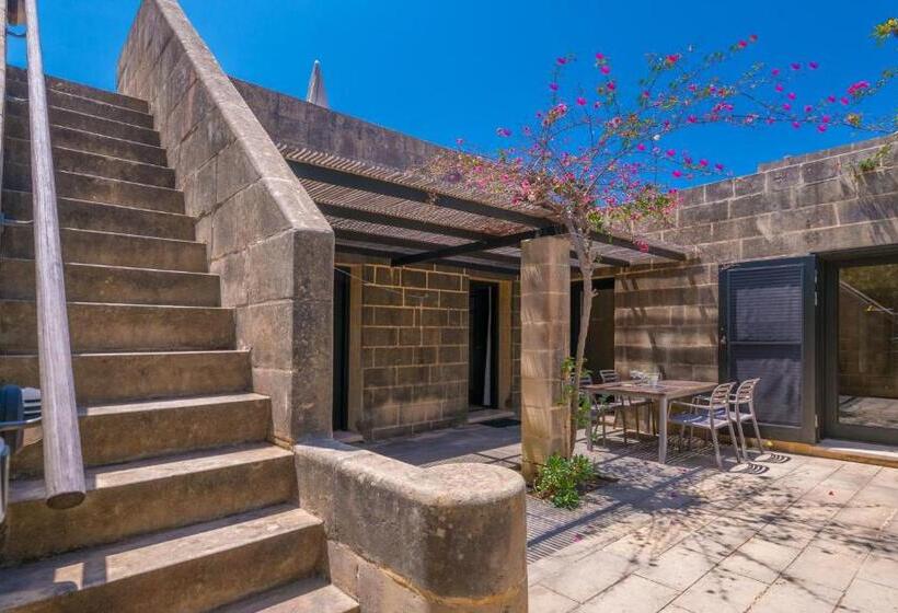 بانگلوی استاندارد, Mellieha Holiday Centre