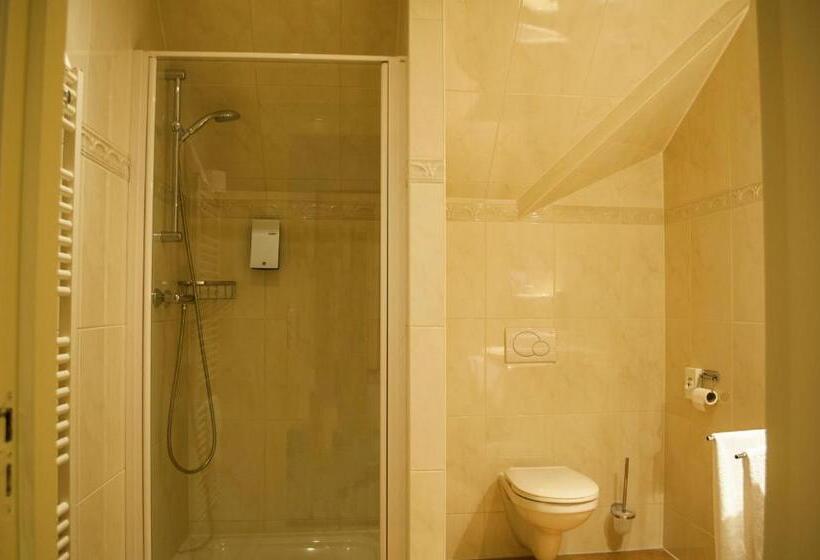 חדר קלאסי, Moeke Mooren