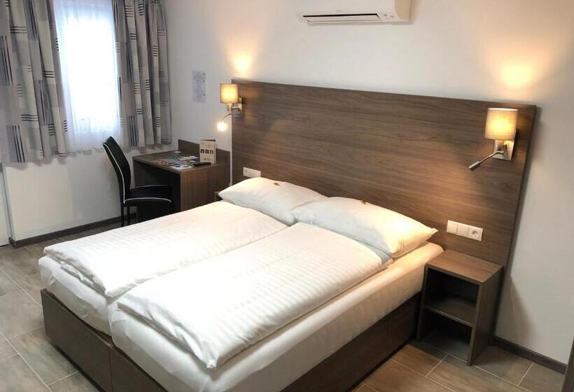 اتاق استاندارد سه نفره, König