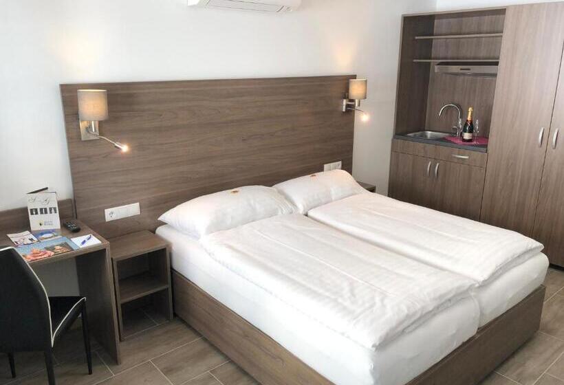 اتاق استاندارد سه نفره, König