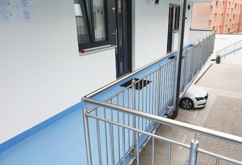 اتاق استاندارد سه نفره, König