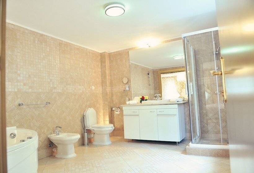 带园景的小型套房, Per Astra