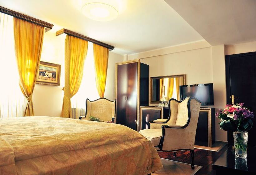 带园景的小型套房, Per Astra