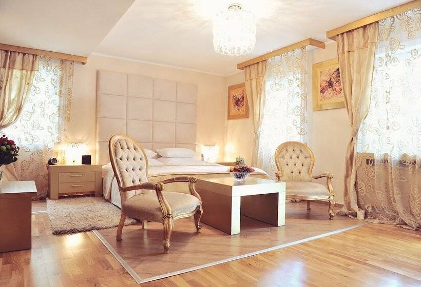 带园景的小型套房, Per Astra