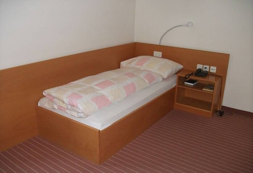 اتاق اکونومی یک تخته, Schlosswald