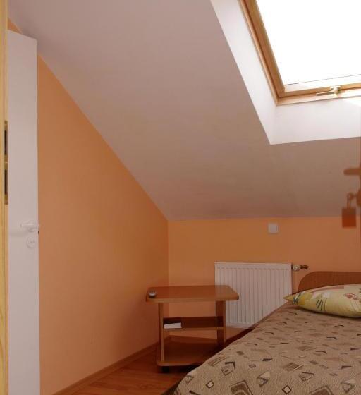 اتاق استاندارد یک نفره, Turnė Guest House