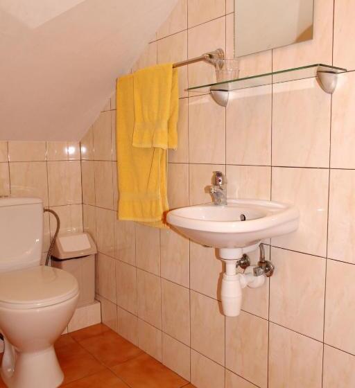 اتاق استاندارد یک نفره, Turnė Guest House