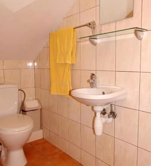 اتاق استاندارد یک نفره, Turnė Guest House