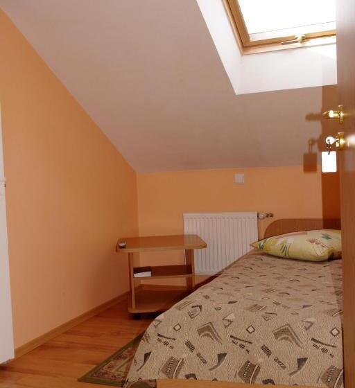 اتاق استاندارد یک نفره, Turnė Guest House