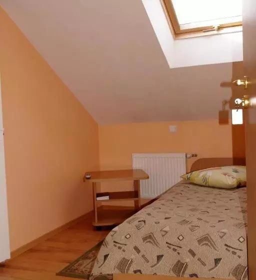 اتاق استاندارد یک نفره, Turnė Guest House