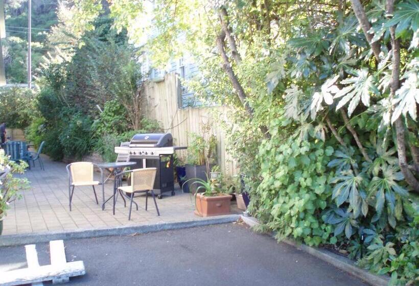 דירת שני חדרים, Fernhill Motor Lodge