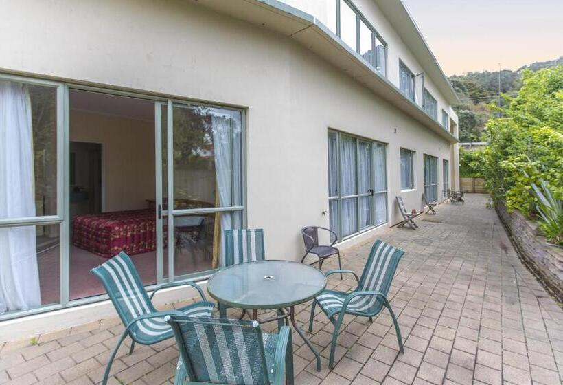 דירת שלושה חדרים, Fernhill Motor Lodge