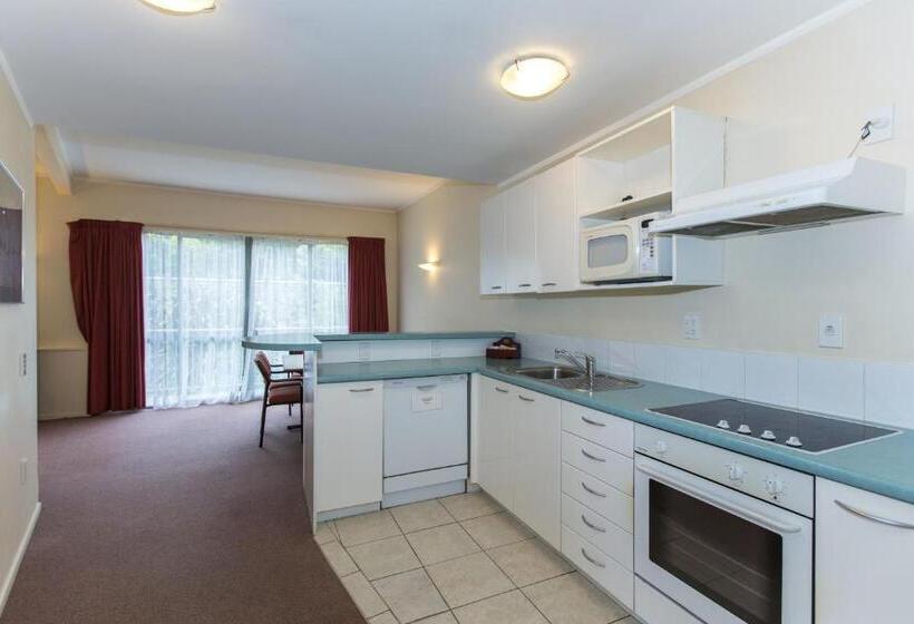 Апартаменты 3 Спальни, Fernhill Motor Lodge